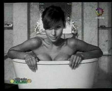 Carolina Ardohain - Pampita sin Ropa Interior