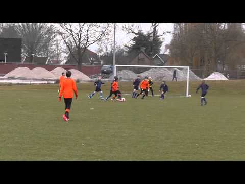 2 maart 2012 VV De Meern E5 - PVC E2 com 3-6 Goede aanval, Daan op lat