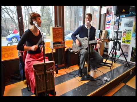 Momma Don't Allow No Boogie Woogie in here - Luke Winslow-King and His Gal Esther Rose