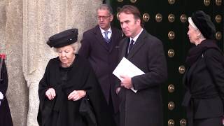 Los asistentes al funeral de Doña Pilar de Borbón