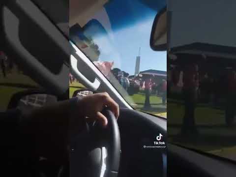 COLOCARAM A MUSICA DO BOLSONARO NA MANIFESTAÇÃO DO PT.