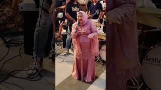 Download lagu Dari Sabah sampai Airport terus ke Bukit Bintang.. Darah Muda - Rosmah ft Gentleman Buskers mp3 Download lagu Dari Sabah sampai Airport terus ke Bukit Bintang.. Darah Muda - Rosmah ft Gentleman Buskers mp3