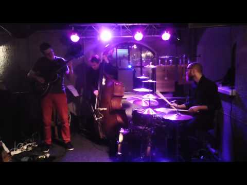 download lagu mp3 mp4 Teemu Viinikainen Trio, download lagu Teemu Viinikainen Trio gratis, unduh video klip Teemu Viinikainen Trio