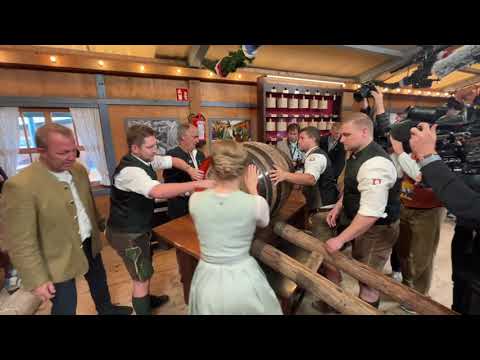 Oktoberfest 2023 - das BIER ist angekommen in der Anstichbox im Schottenhamel