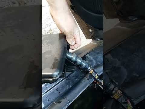 Volkswagen Passat B5 comfort module - central locking damaged by water. A lot of water :[ PART 1