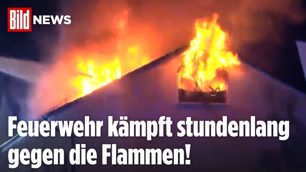 REILINGEN: Meterhohe Flammen schlagen aus Dachstuhl! Großeinsatz der Feuerwehr mitten in der Nacht