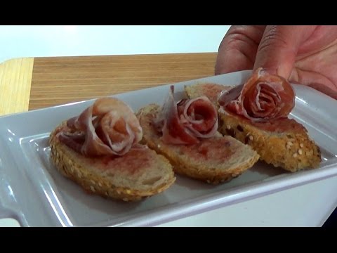 PAN TUMACA Y FLOR DE JAMON
