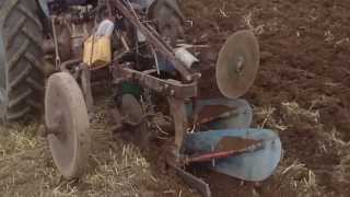 preview picture of video 'vintage ploughing in North Wexford'