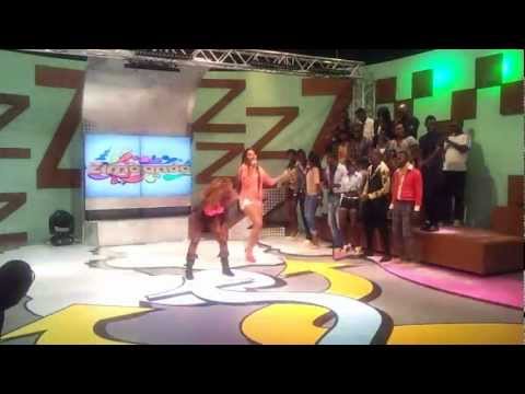 TV ZIMBO-ZIMBANDO LINNA JHOY - CURTINDO A NIGHT - ANGOLA