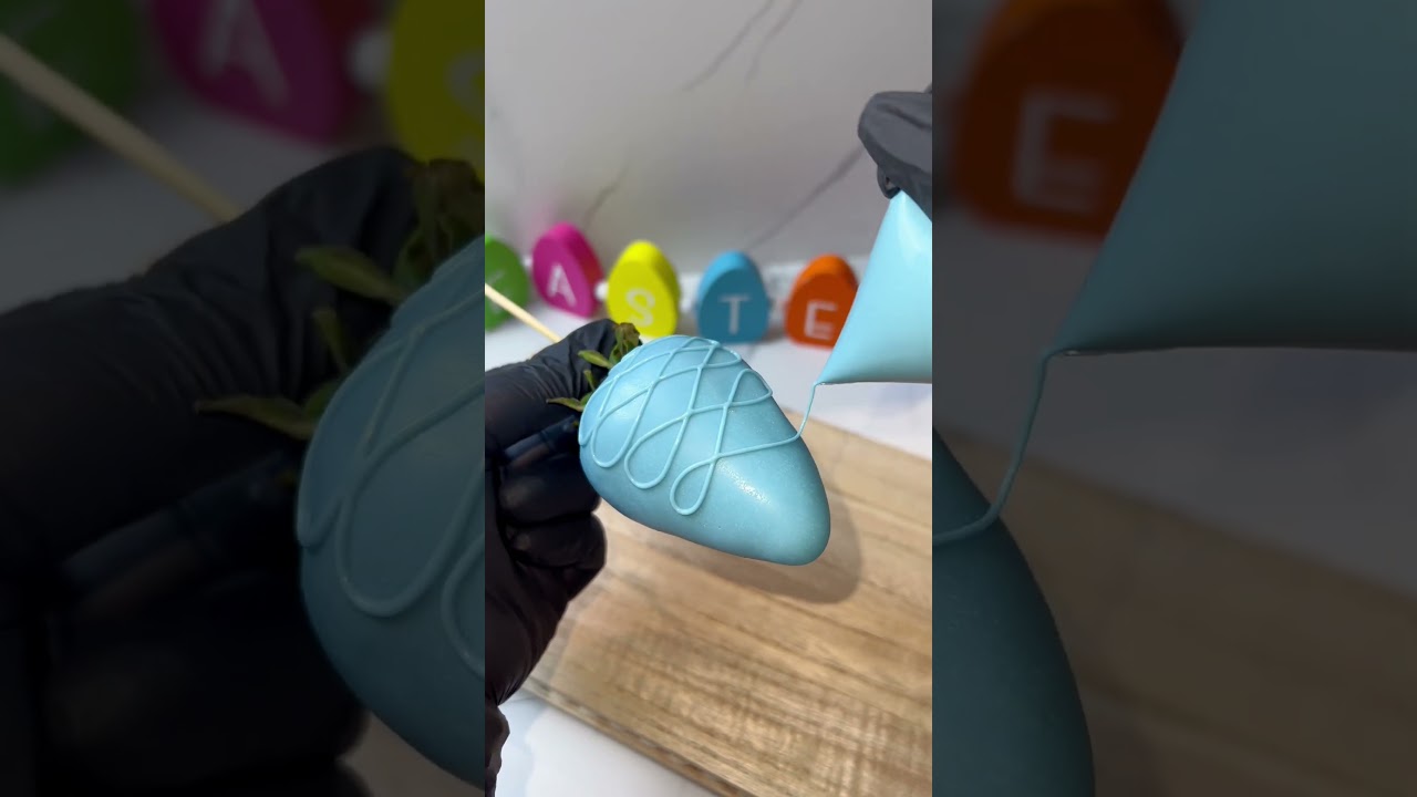 Loop Drizzle 🩵 #chocolatecoveredstrawberries