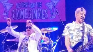 Me First And The Gimme Gimmes - Sweet Caroline (directo live Bilbao 11-02-2017 Santana 27)