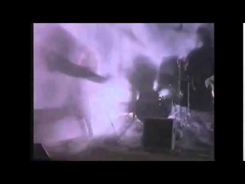 Ελένη Δήμου   Δεν με νοιάζει (Official Video clip )