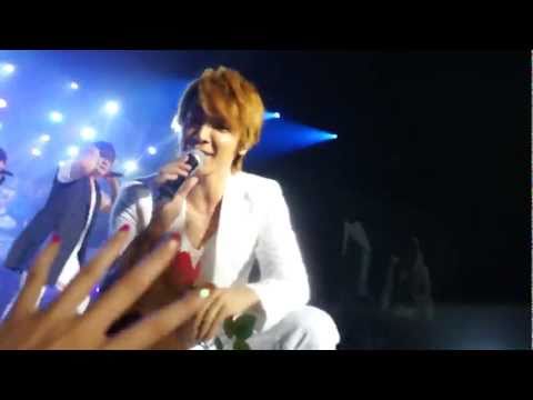 110611 SMTOWN Paris - Donghae giving kissed flower to french fan!!