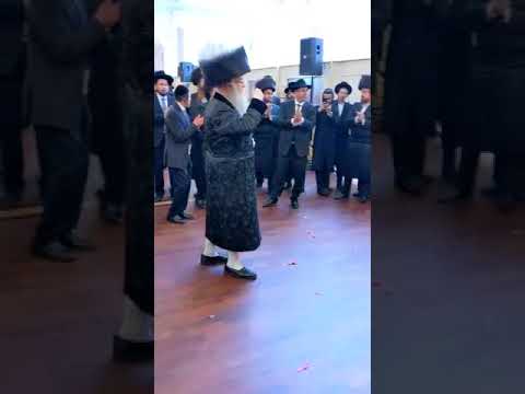 Nikolsburg Rebbe dancing at a wedding
