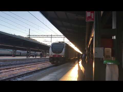 E 14161 proveniente da Ventimiglia e diretto a Lecce in partenza dalla stazione di Bari Centrale