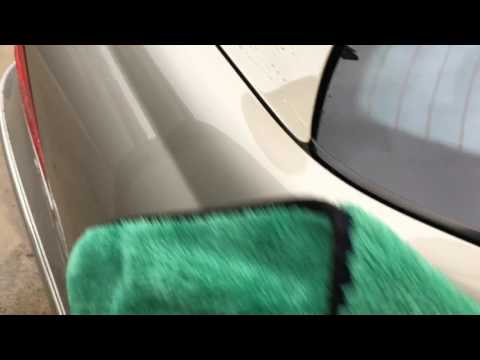 Small demonstration from the Autofinesse Delux drying towel.