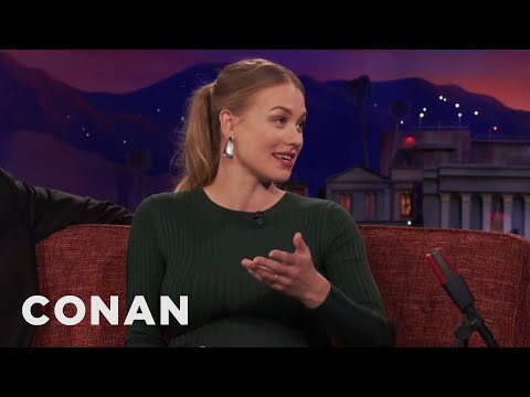 download lagu mp3 mp4 Yvonne Strahovski Jimmy Kimmel, download lagu Yvonne Strahovski Jimmy Kimmel gratis, unduh video klip Yvonne Strahovski Jimmy Kimmel