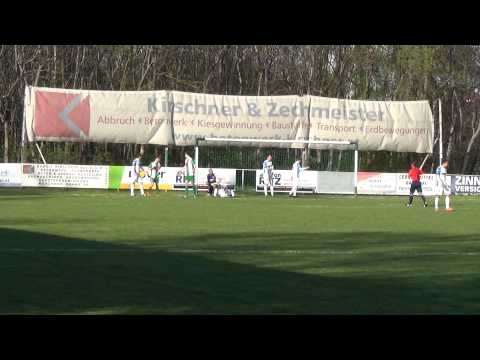 Fabian Leszkovich trifft in der 41. Minute zum 2:1 für Mönchhof.
