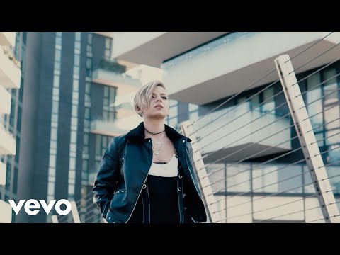 Serena de Bari - Urlo Sul Mondo (Official Video)