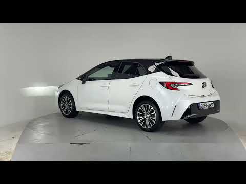 Toyota Corolla HB LUNA SPORT  **FULL BLACK HALF LE - Image 2