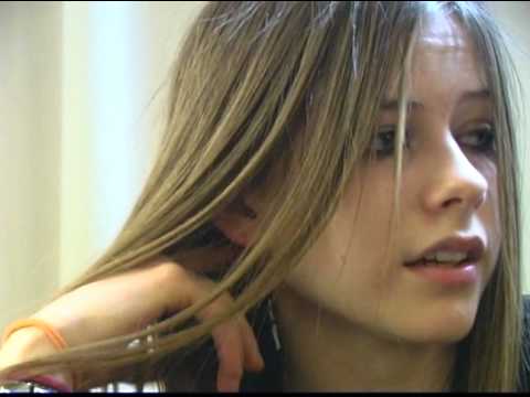 download lagu mp3 mp4 Avril Lavigne Age 2000, download lagu Avril Lavigne Age 2000 gratis, unduh video klip Avril Lavigne Age 2000