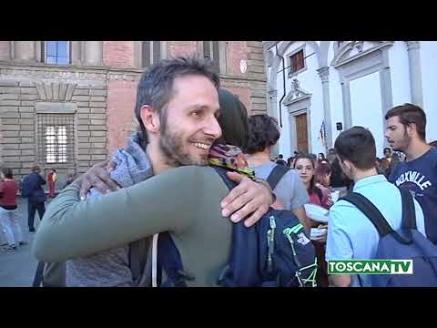 2018-10-03 FIRENZE - STUDENTI IN PIAZZA INCONTRANO GLI IMMIGRATI