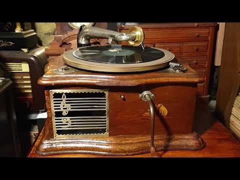 I've A Garden In Sweden. Waring's Pennsylvanians. Zonophone 78rpm. HMV Pigmy Grand Gramophone