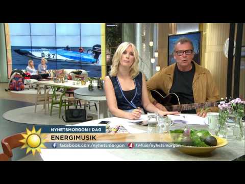 Vilket sväng! Steffo drar fram gitarren - Nyhetsmorgon (TV4)