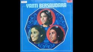 Download lagu Badminton - by: Yanti Bersaudara mp3 Download lagu Badminton - by: Yanti Bersaudara mp3