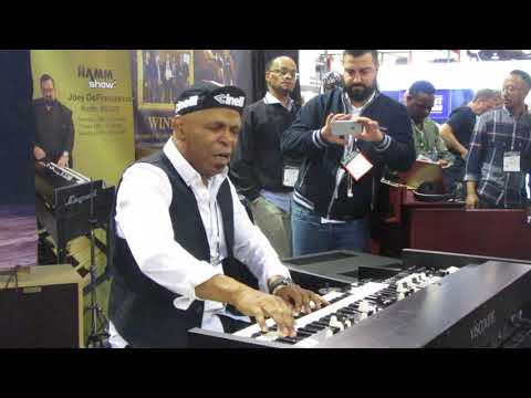 Ronnie Foster on a Viscount modelling organ at NAMM 2018