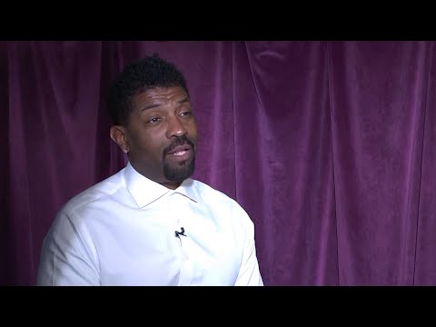 'The Color Purple' actor Deon Cole hilariously meets Steven Spielberg on a New York street