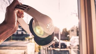 Video thumbnail for Adidas Originals Headphones by Monster - unboxing time 001 | 4K by ZINO