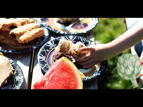 download lagu mp3 mp4 Potluck Picnic, download lagu Potluck Picnic gratis, unduh video klip Potluck Picnic