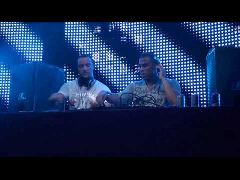 Brian Chundro & Santos Rocken @Latin Village 2010 (Brutal Stage)