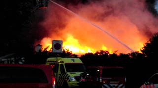 preview picture of video 'Grote brand bij sportschool Reuvers, Heerlerbaan deel 1'