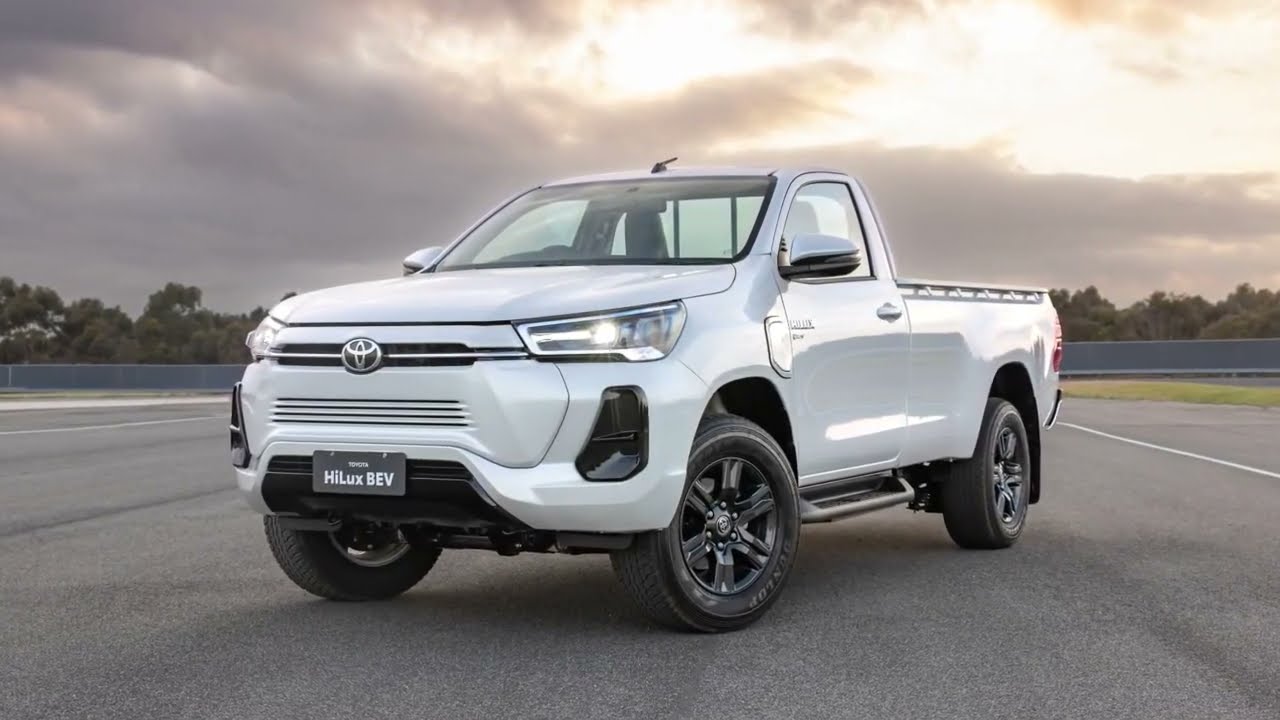 Toyota Hilux Revo BEV 2024: Bán tải chạy điện cabin đơn