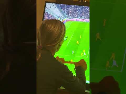 controllo var anche da casa 🤣📏🤍🖤📺 #football #juventus #var #fuorigioco #juveudinese