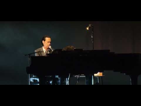 Nick Cave "Nobody's Baby Now" live with Colin Greenwood from Radiohead on bass