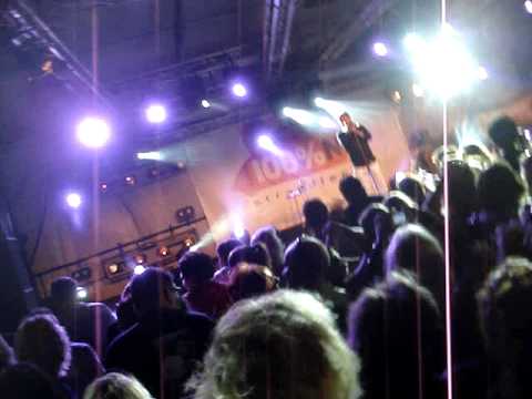 wolter kroes , het seizoen van ons  op het strandfeest van 100% nl