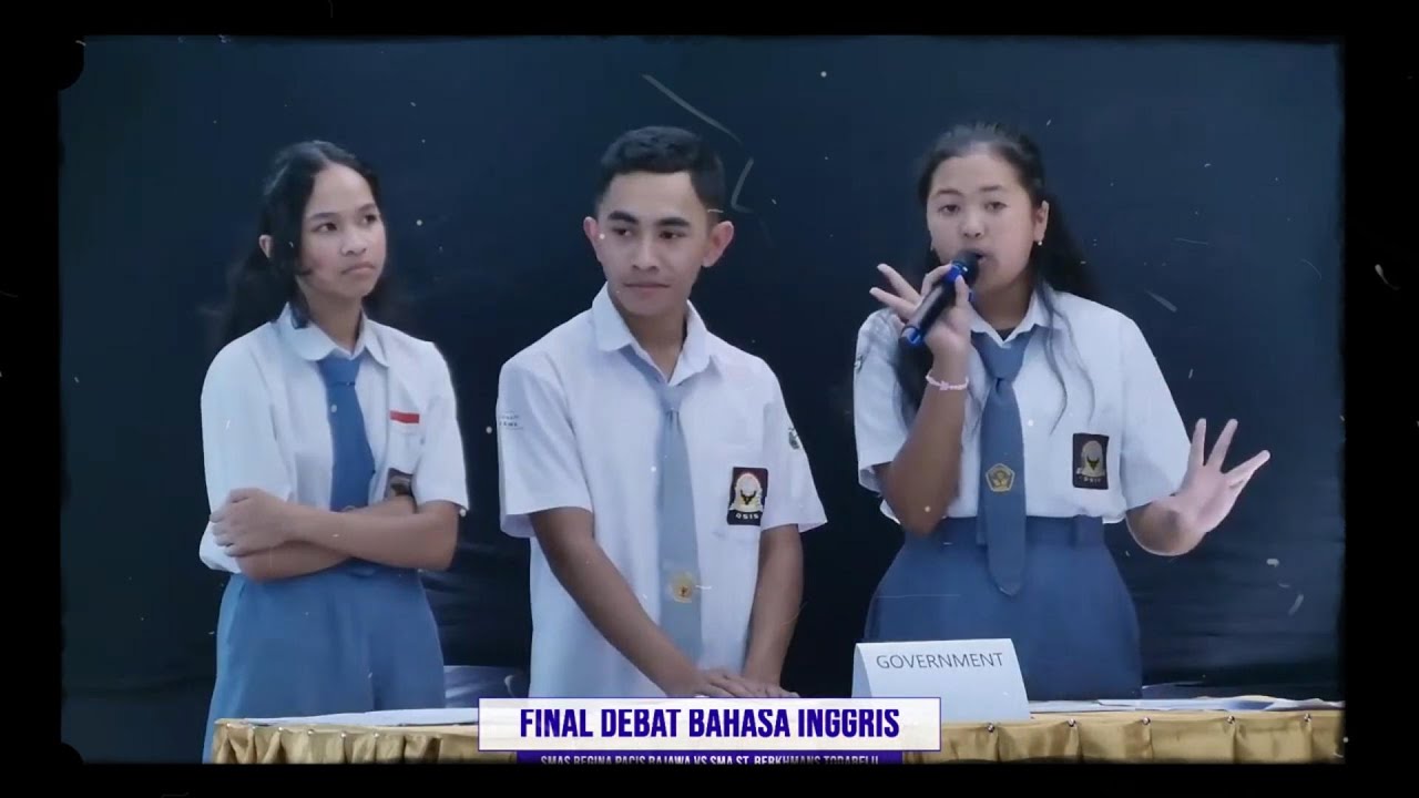 FINAL DEBAT BAHASA INGGRIS SMAS REGINA PACIS VS SEMINARI TODABELU DALAM PERLOMBAAN HARDIKNAS DAN FLS