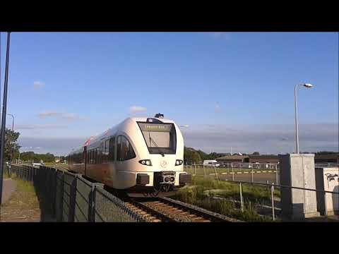 Passaggio a livello a Harlingen. Railway crossing in Harlingen. Spoorwegovergang in Harlingen.