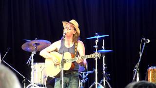 Dougie Maclean - &#39;S Fhada Leam an Oidhche Gheamhraidh LIVE HD Woodford Folk Festival 2011 / 2012