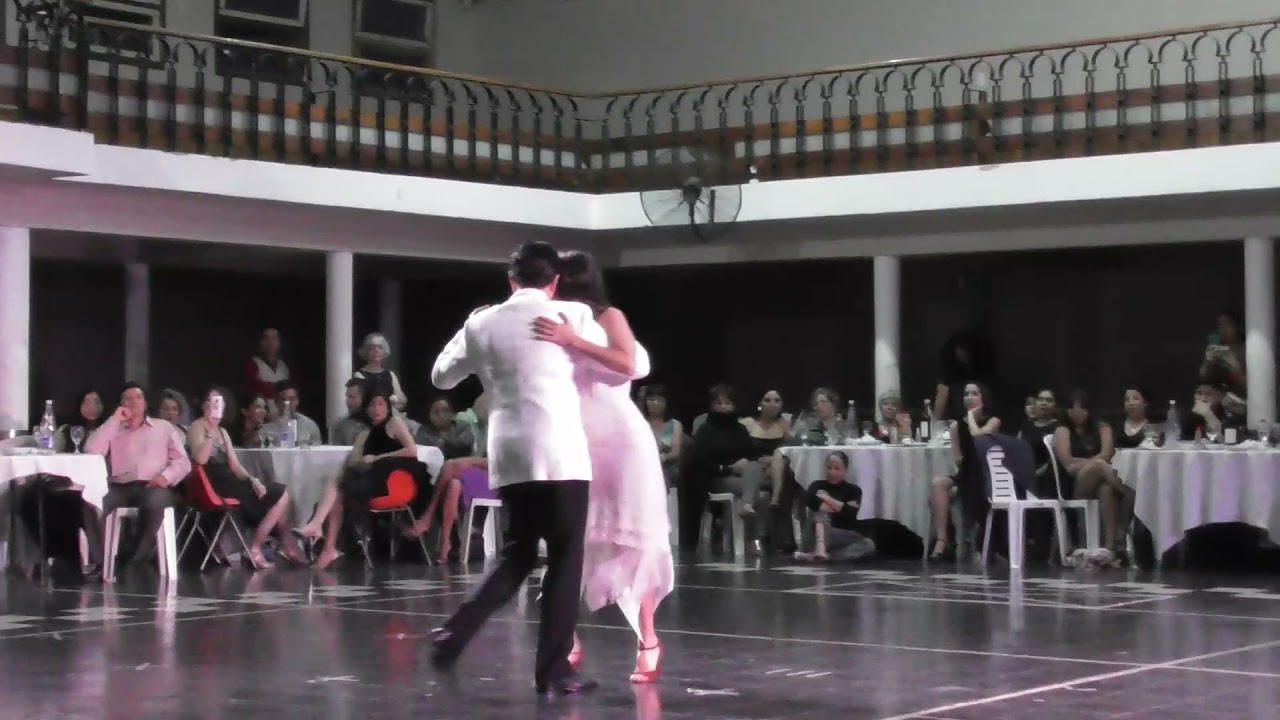 Carlos Rivarola y Natacha Poveraj bailan en Festival Milongueras Milongueros 2021