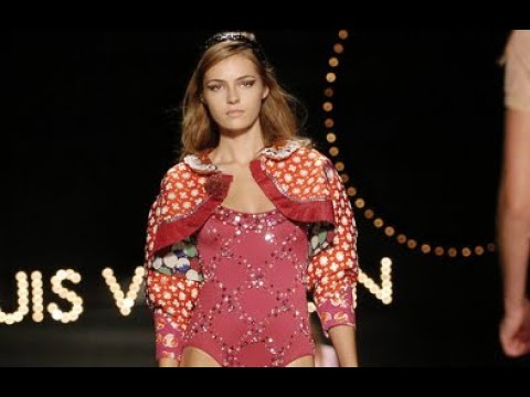 LOUIS VUITTON Spring 2005 Paris - Fashion Channel
