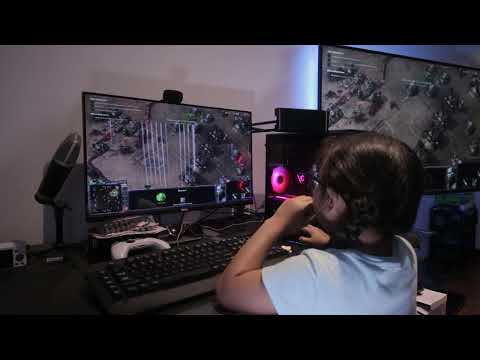 7 year old plays starcraft 2!!!! wants to be a pro gamer.