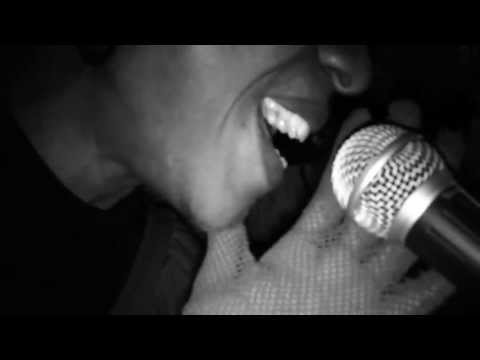 BERLINJOURNAL - SÄNGERIN AUS NEW YORK - TACHELES - BERLIN 2009