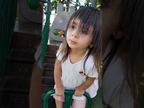 Mi nieta jugando en el parque de Poás de Alajuela