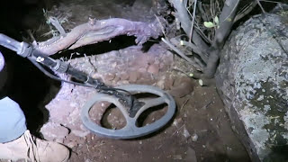 Minelab GP3000 Metal Detecting at Night Gold Prospecting