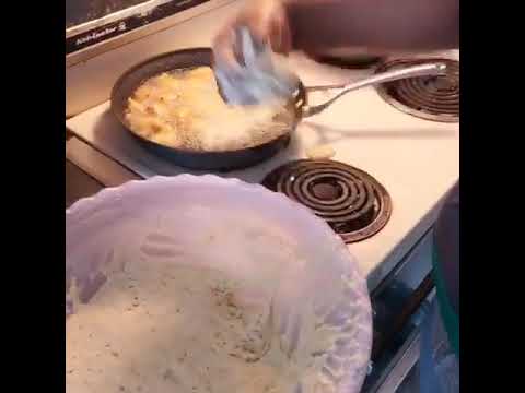 Making Africa corn cake (beignet maïs )