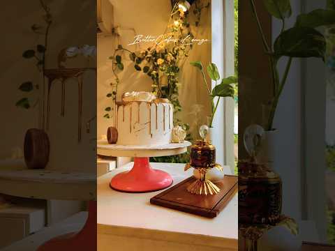 How to make a wedding cake with golden dripping & fondant flowers. #weddingcake #fondantcake #howto